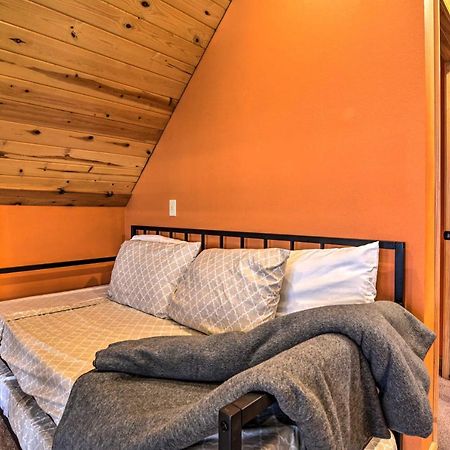 Spacious Log Cabin With Fire Pit And Game Room! Eureka Springs Ngoại thất bức ảnh