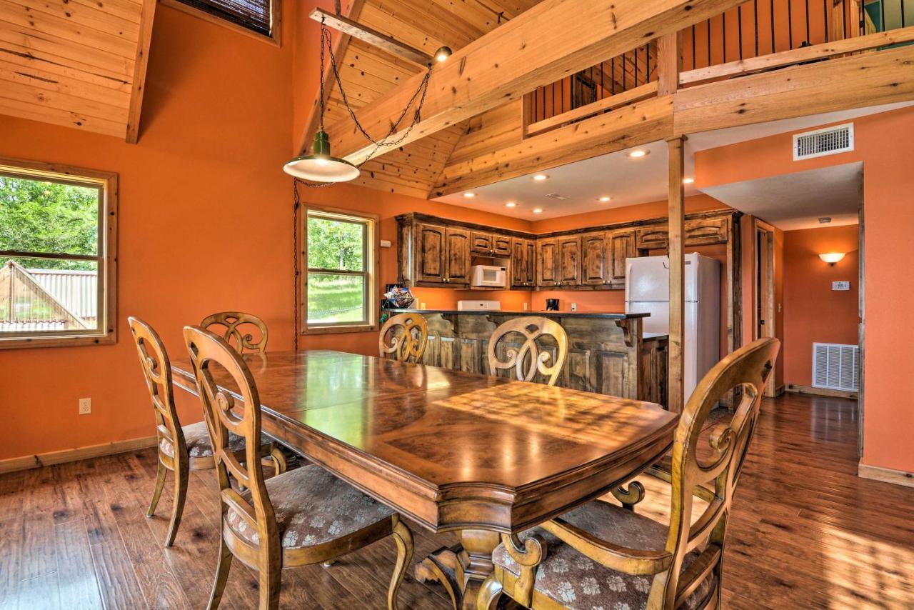 Spacious Log Cabin With Fire Pit And Game Room! Eureka Springs Ngoại thất bức ảnh