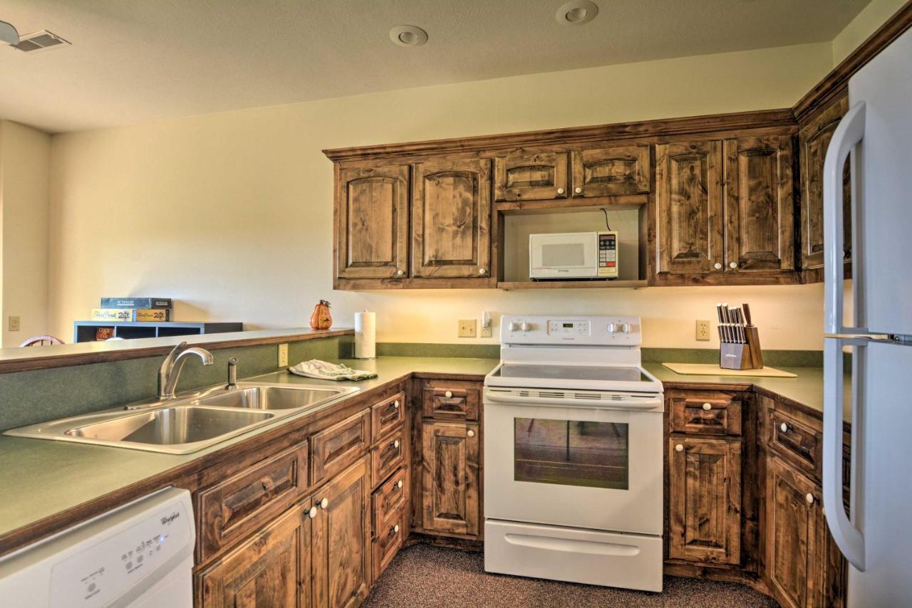 Spacious Log Cabin With Fire Pit And Game Room! Eureka Springs Ngoại thất bức ảnh