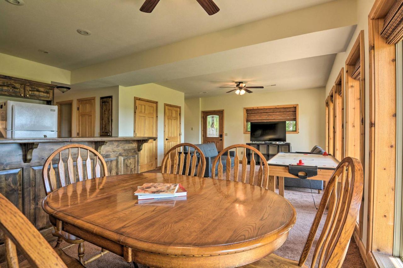 Spacious Log Cabin With Fire Pit And Game Room! Eureka Springs Ngoại thất bức ảnh