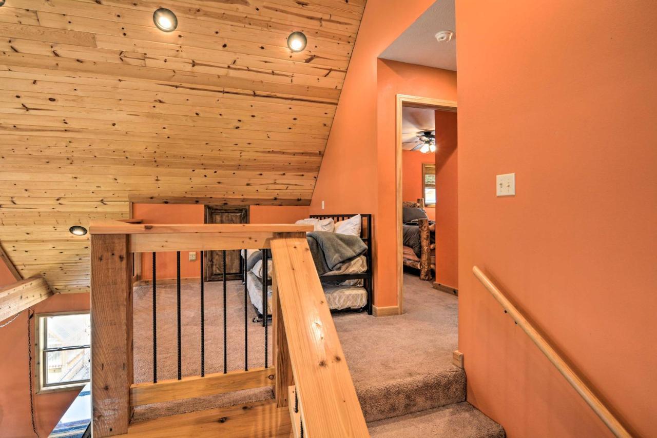 Spacious Log Cabin With Fire Pit And Game Room! Eureka Springs Ngoại thất bức ảnh