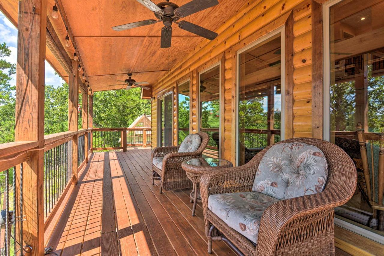 Spacious Log Cabin With Fire Pit And Game Room! Eureka Springs Ngoại thất bức ảnh
