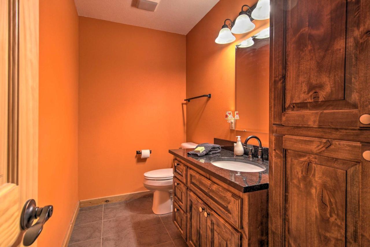 Spacious Log Cabin With Fire Pit And Game Room! Eureka Springs Ngoại thất bức ảnh