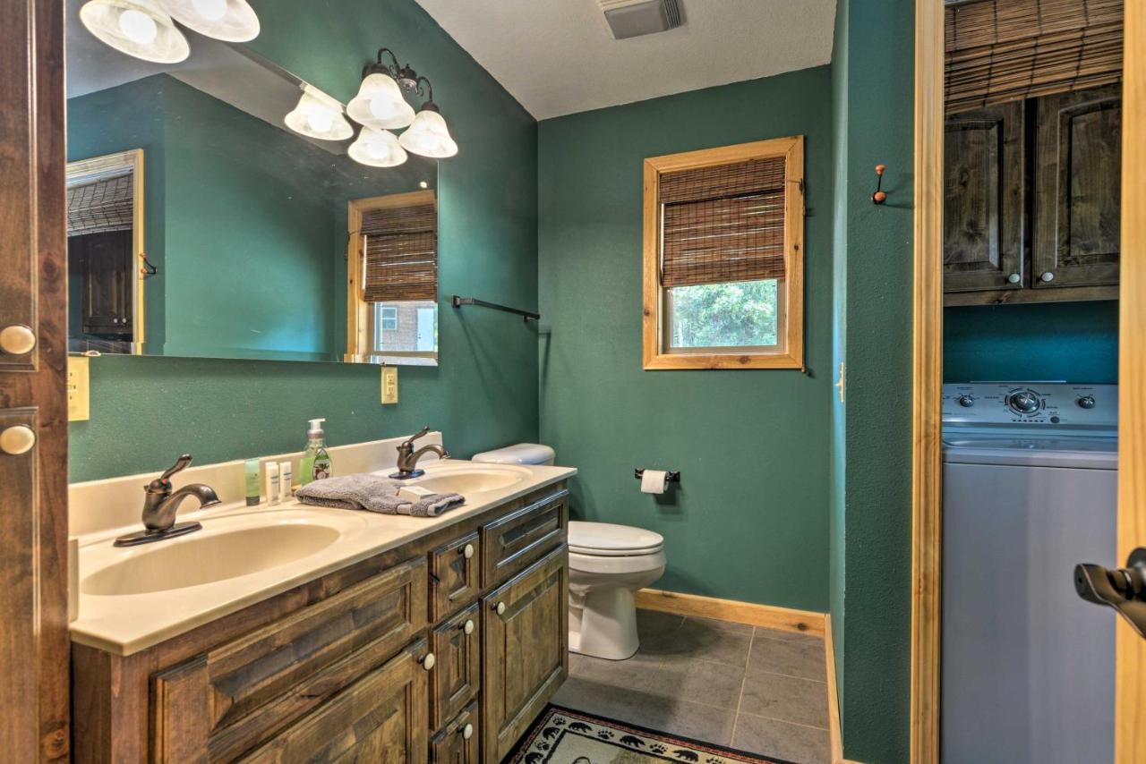 Spacious Log Cabin With Fire Pit And Game Room! Eureka Springs Ngoại thất bức ảnh