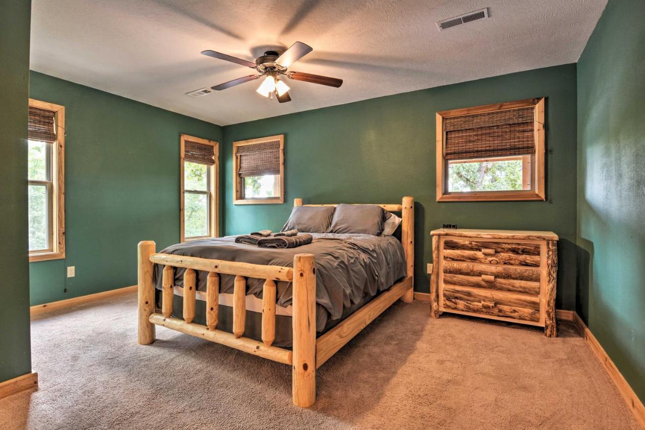 Spacious Log Cabin With Fire Pit And Game Room! Eureka Springs Ngoại thất bức ảnh