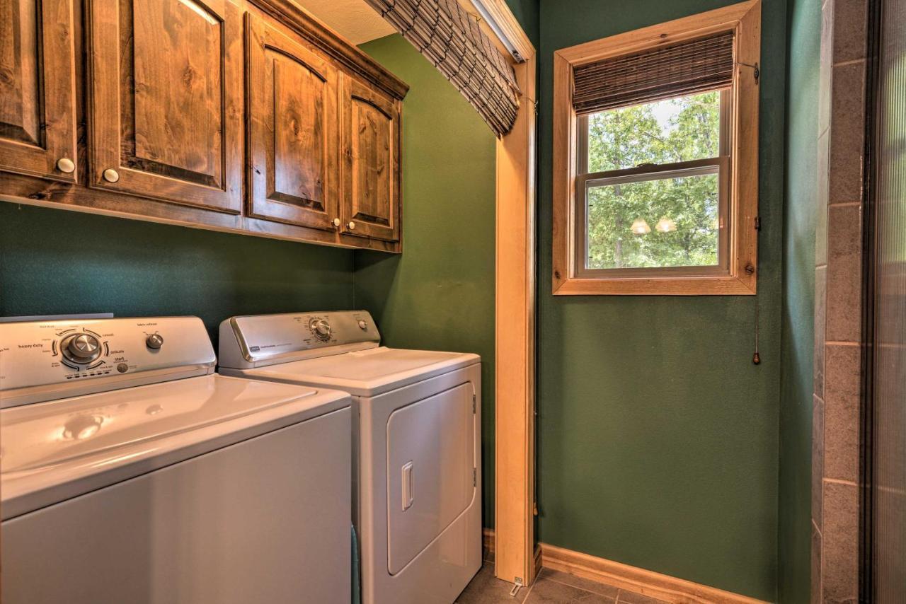 Spacious Log Cabin With Fire Pit And Game Room! Eureka Springs Ngoại thất bức ảnh